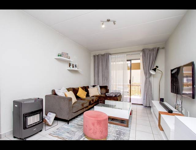 3 BEDROOM APARTMENT FOR SALE IN WILGEHEUWEL